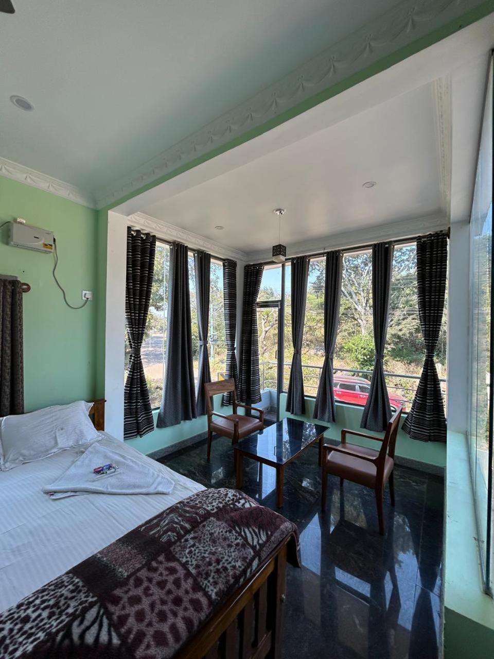Yelagiri Goldhill Resort Exteriör bild