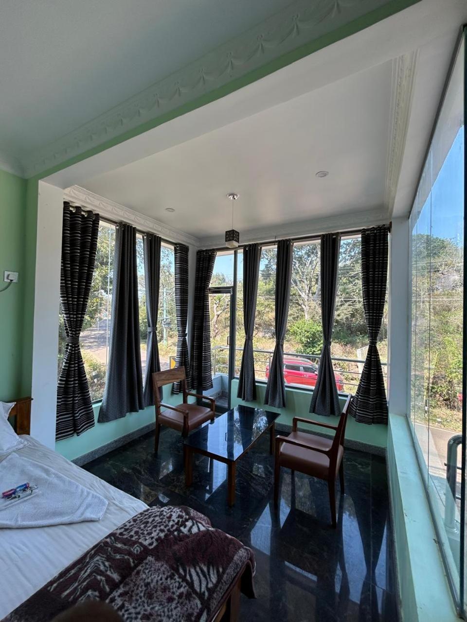 Yelagiri Goldhill Resort Exteriör bild